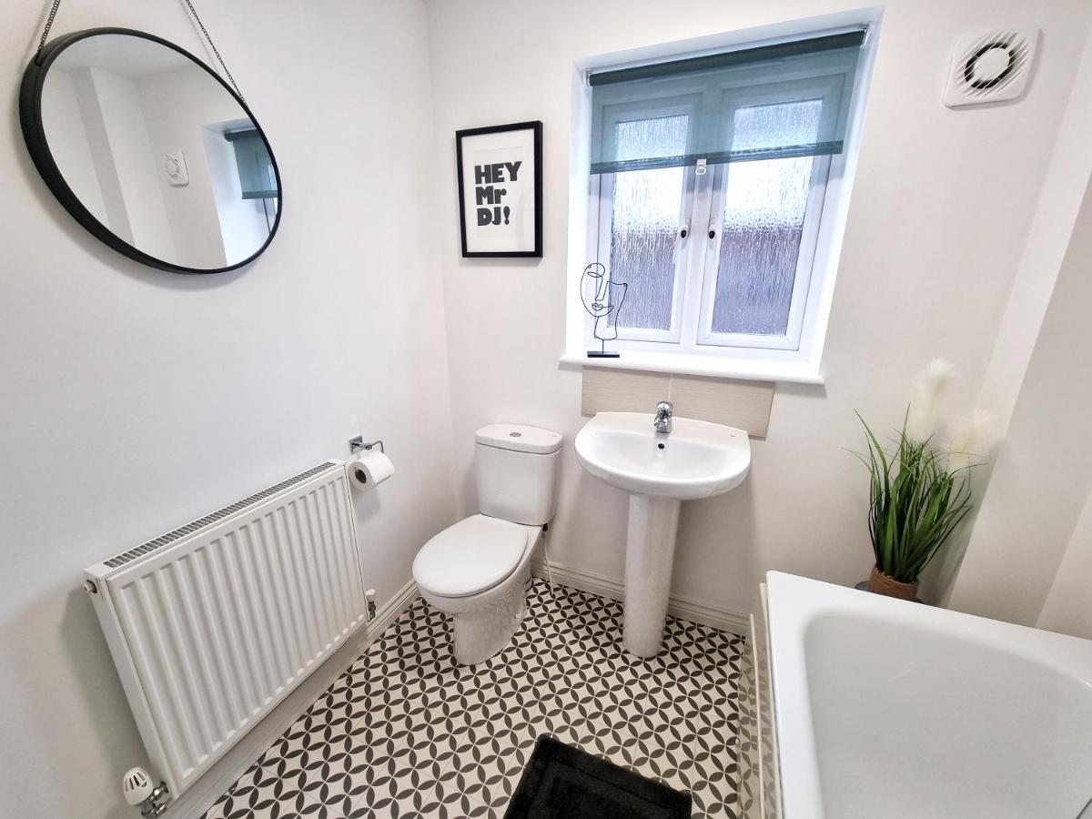 Modern & Spacious 3 Bedrooms And 2 Bathrooms Home, Free Parking! Cambridge  Exterior photo
